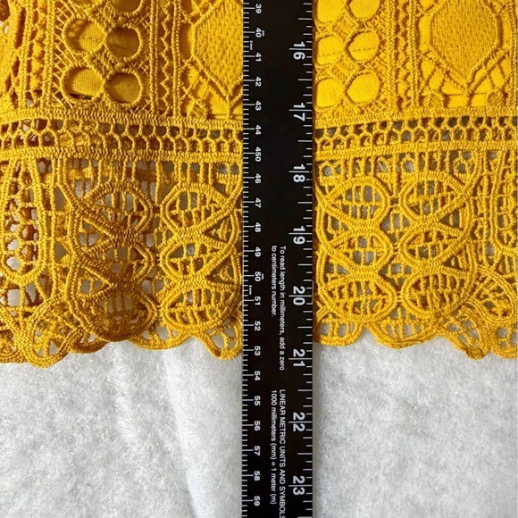 Ellison NWT Mustard Yellow Geometric Lace Bell Sleeve Top KT-1515-6 Womens Small - Picture 7 of 9